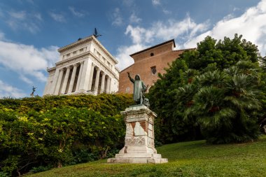 heykeli cola di rienzo ve üzerinde aracoeli Basilica santa maria