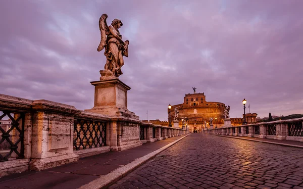 Castle of Holy Angel and Holy Angel Bridge over the Tiber River — Stock Photo, Image