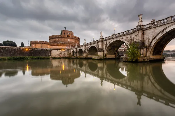 Castello dell'Angelo Santo e Ponte dell'Angelo Santo sul Tevere — Foto Stock