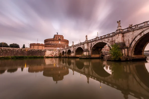 Castle of Holy Angel and Holy Angel Bridge over the Tiber River — Stock Photo, Image