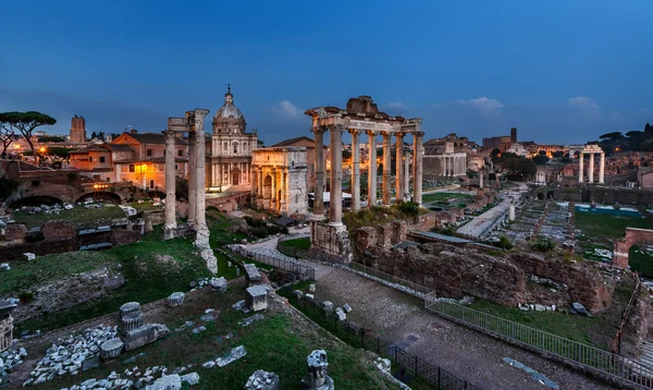 Panorama över forum romanum (foro romano) i kväll, Rom, ital — Stockfoto