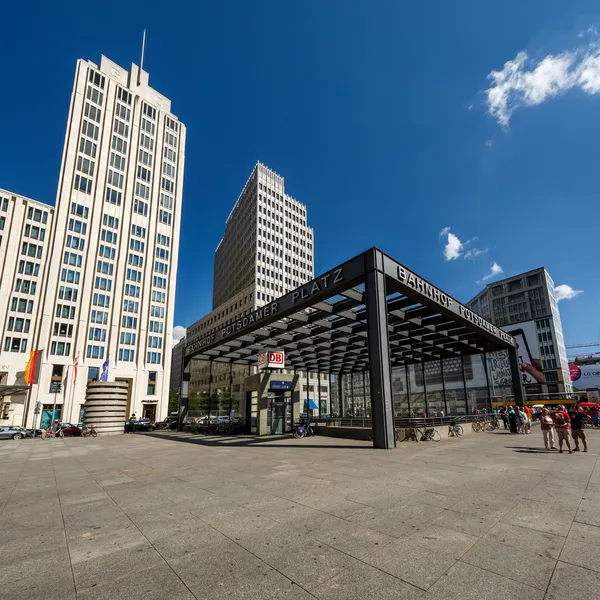 Berlin - 24. august: der Potsdamer platz am 24. august 2013 in be — Stockfoto