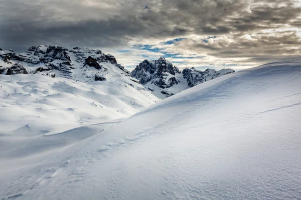 Ski Slope perto de Madonna di Campiglio Ski Resort, Alpes italianos, It — Fotografia de Stock