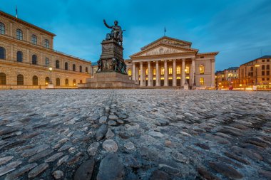 Ulusal Tiyatro, max-joseph-platz karesi bulunan Münih