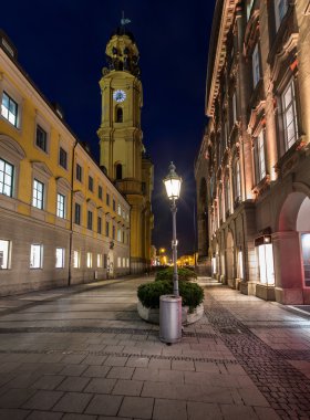 theatinerkirche ve odeonplatz akşam, Münih, Bavyera, 