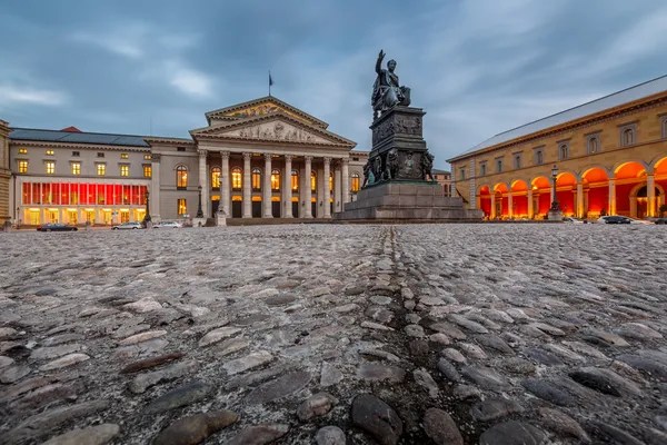 Národní divadlo v Mnichově, na max-joseph-platz čtve — Stock fotografie