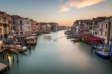 Rialto Köprüsü, Venedik, İtalya 'dan Büyük Kanal Görüntüsü