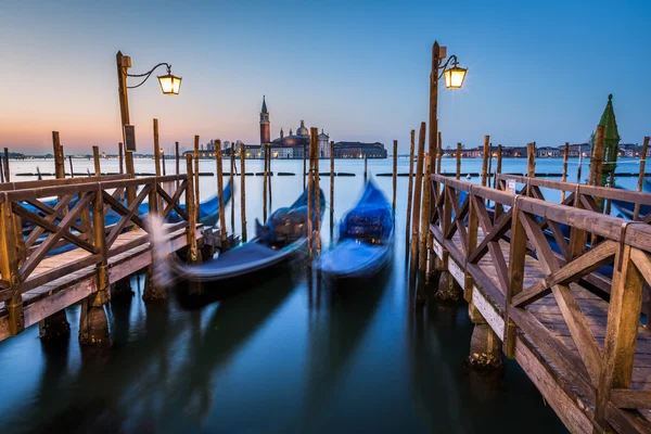 Gondolas, Grand Canal et église San Giorgio Maggiore à Dawn, V — Photo