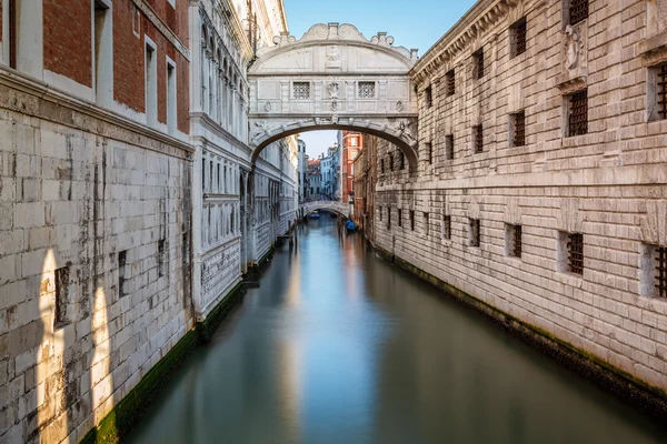 Bridge of Sighs and Doge's Palace in Venice, Italy — Stock Photo, Image