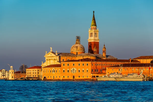 Veduta della Chiesa di San Giorgio Maggiore di fronte al Canal Grande di Venezia — Foto Stock