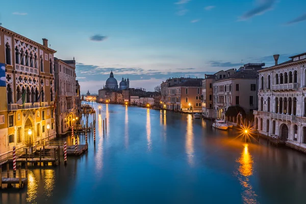 Vista sobre o Grande Canal e Igreja de Santa Maria della Saudação do Acc — Fotografia de Stock