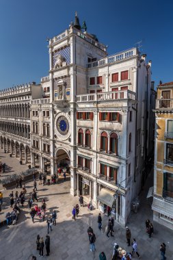 görünüm olarak piazza san marco ve saat kulesi dan san marco cathedra