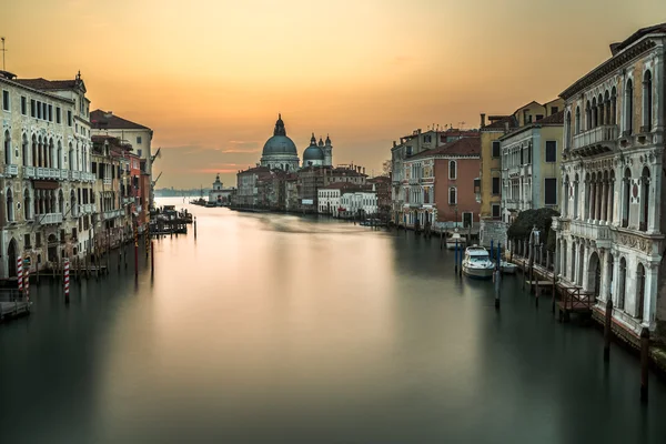 Canal Grande e Chiesa di Santa Maria della Salute dell'Accademia B — Foto Stock