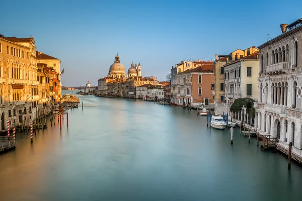 Canal Grande e Chiesa di Santa Maria della Salute dell'Accademia B — Foto Stock