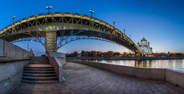 Panorama of Christ the Saviour Cathedral and Patriarshy Bridge i — Stock Photo, Image