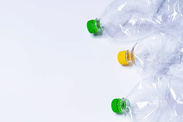 Пластиковые Бутылки Закрываются Очистка Планеты Мусора Очистка Территории Крышки Желтые — стоковое фото