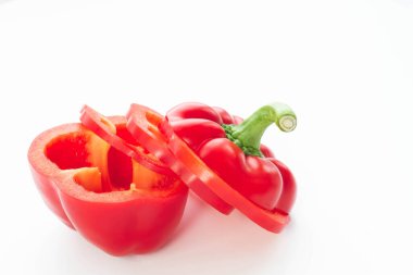 Taze sebze yakın plan. Beyaz arkaplanda Bulgar biberi.