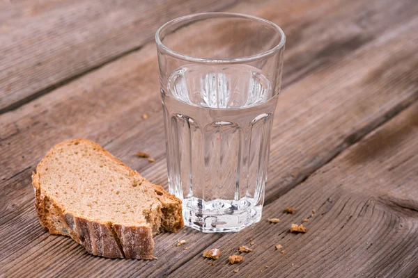 Bread an Water — Stock Photo, Image