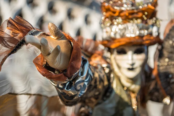 Zlatá benátský karneval maska — Stock fotografie