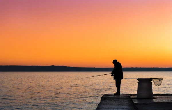 Pescador ao pôr-do-sol — Fotografia de Stock
