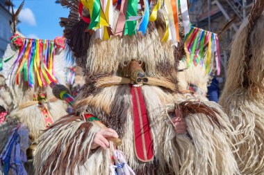 Kurent 'in renkli yüzü, Slovenya geleneksel maskesi, karnaval zamanı. Şubat ayındaki zulüm, karnavalda kullanılan geleneksel maske, Slovenya.