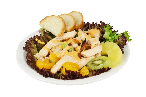 Салат з копченою куркою та овочами . — стокове фото