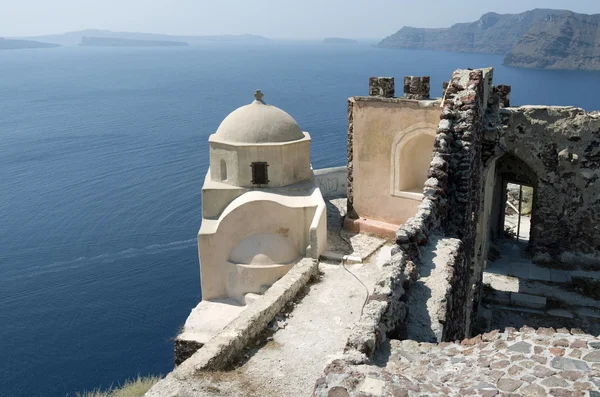 Church and ruins in Oia. — Stock Photo, Image