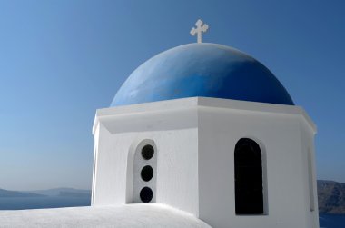 oia, bir kilisenin kubbesi.