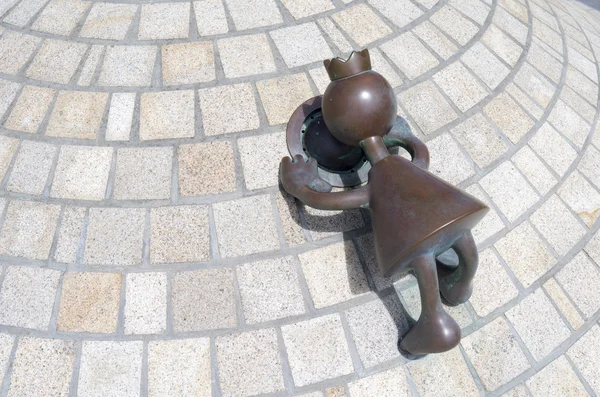 Jardim de esculturas, com esculturas do americano Tom Otterness na avenida de Scheveningen chamado "Esculturas de conto de fadas pelo mar ". — Fotografia de Stock