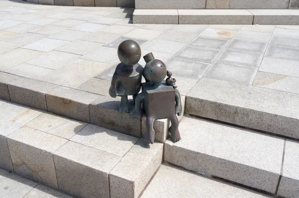 Jardín de esculturas, con esculturas del American Tom Otterness en el bulevar de Scheveningen llamado "Esculturas de cuento de hadas junto al mar ". —  Fotos de Stock