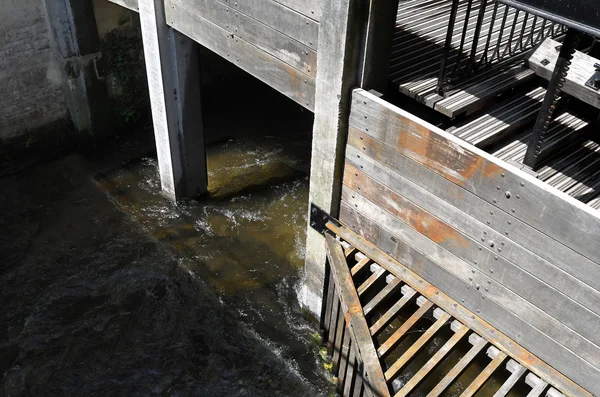 Niederlande - valkenburg - ca. mai 2014: alte wassermühle. — Stockfoto