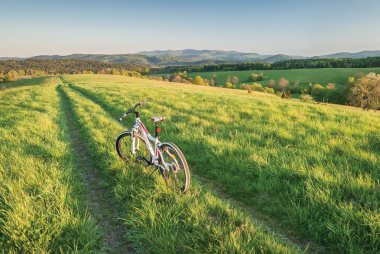 dağlarda asfaltsız yol