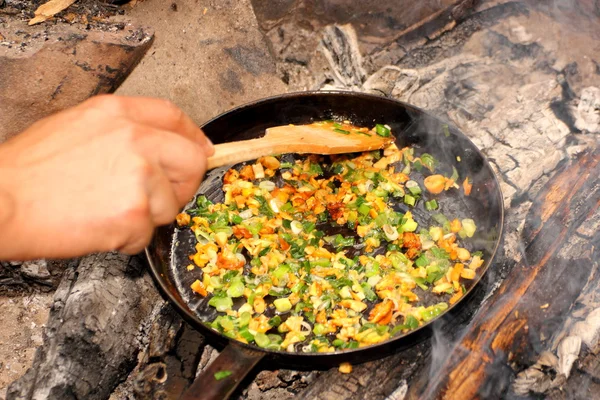 Setas amarillas con cebolla —  Fotos de Stock