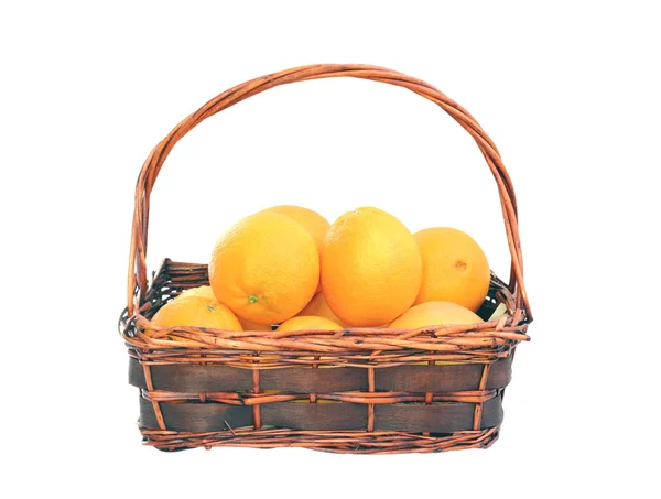 在网格篮橘子 — 图库照片