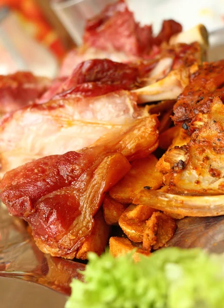 Kokta bacon med sallad — Stock fotografie