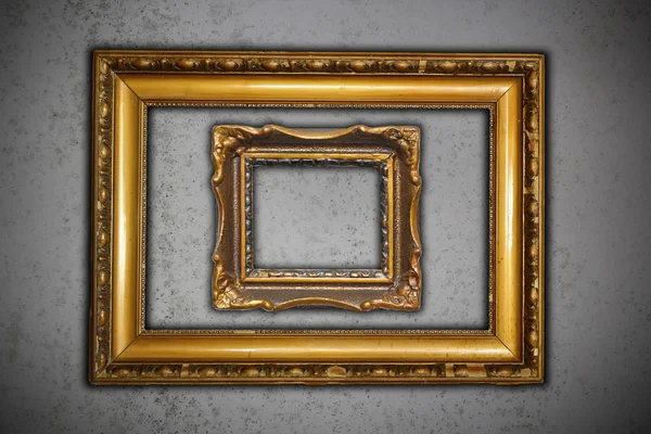 Two ancient empty frames on grungy wall — Stock Photo, Image