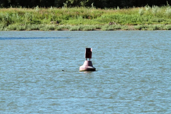 Vieja boya en el río Danubio —  Fotos de Stock