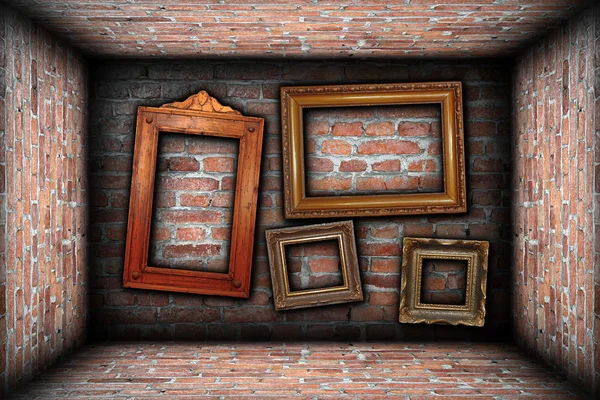 Vintage room interior backdrop with ancient frames — Stock Photo, Image