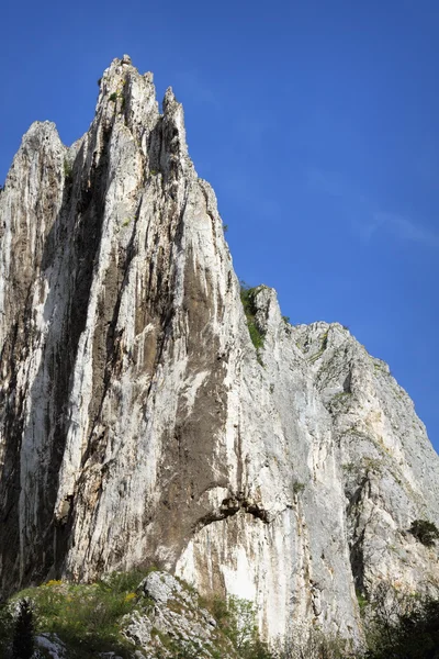 Big limestone ridge — Stock Photo, Image
