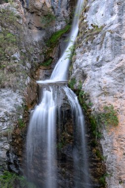 Romanya 'nın Apuseni dağlarındaki Dalbina şelalesine yakın
