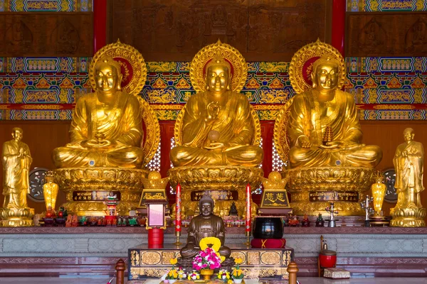Boeddhistische beelden in chinese tempel thailand — Stockfoto