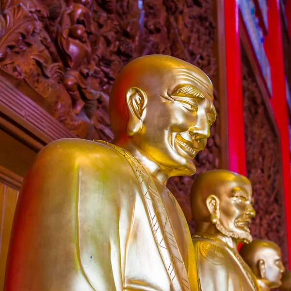 Statues bouddhistes dans le temple chinois Thaïlande — Photo