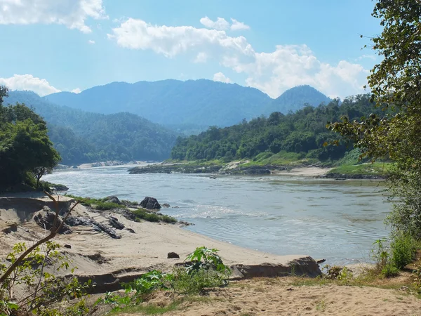 Entre la rivière dans la province de Mae Hong Son entre la Thaïlande et Myan — Photo