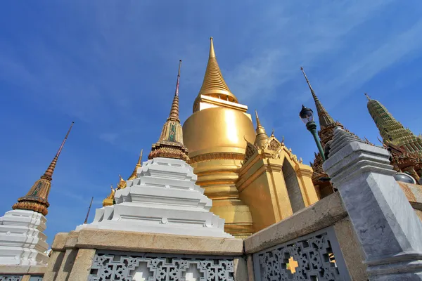 BANGKOK THAILAND - JAN 03: pagode dourado no Grand Palace, o — Fotografia de Stock