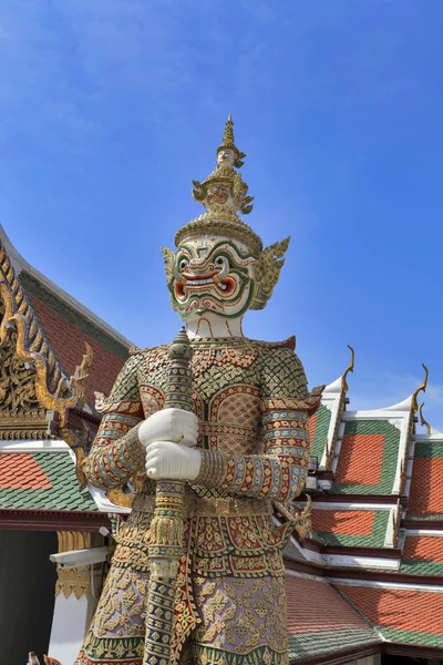 Bangkok thailand - jan 03: dämonenwächter wat phra kaew grand p — Stockfoto