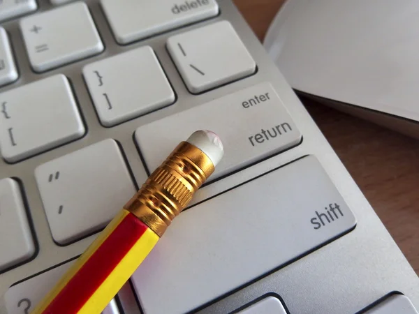 Pencil on keyboard buttons — Stock Photo, Image