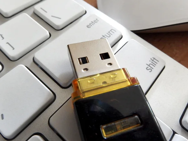 Flash drive on keyboard buttons — Stock Photo, Image