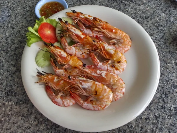 Grilled shrimps on white dish — Stock Photo, Image