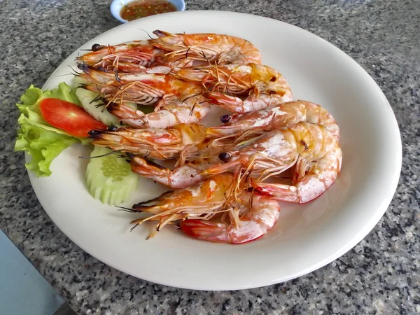Grilled shrimps on white dish — Stock Photo, Image
