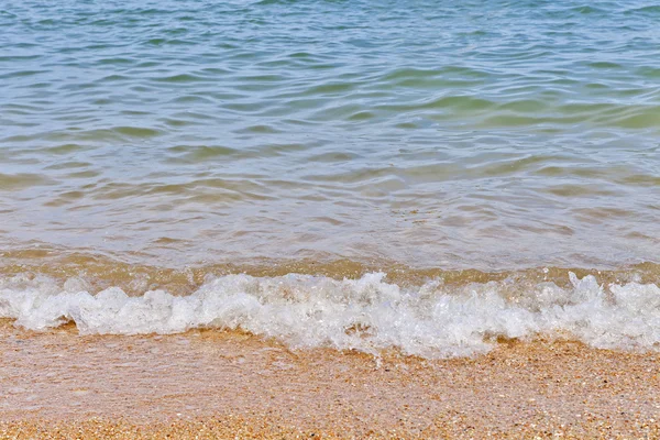 沙滩上的海浪软绵绵的 — 图库照片